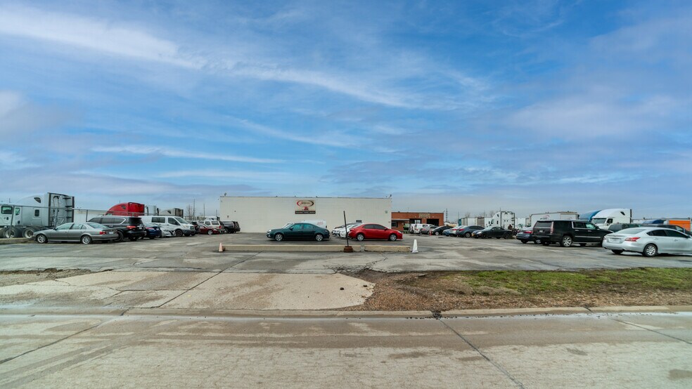 More Photos Of 125-127 Byassee Dr, Hazelwood Warehouse For Lease