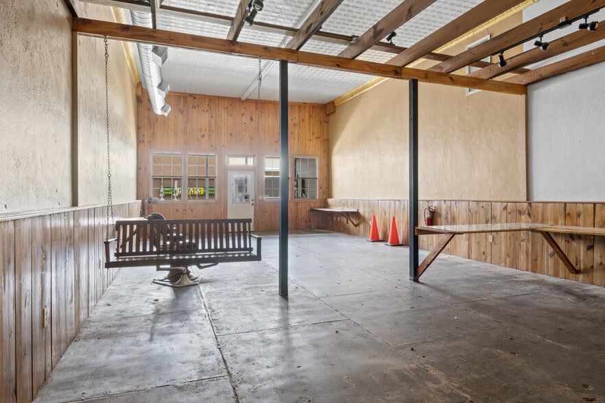 More Photos Of 209 N Jefferson Ave, Mount Pleasant Storefront For Sale