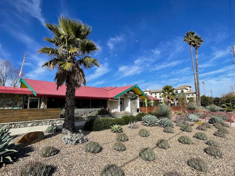 More Photos Of 1575 Calle Joaquin, San Luis Obispo Restaurant For Sale