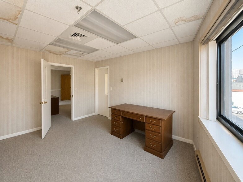 More Photos Of 7 Henry St, Worcester Light Manufacturing For Sale