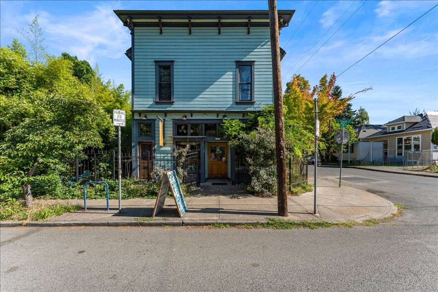 More Photos Of 3039 SE Stark St, Portland Storefront Retail Residential For Sale