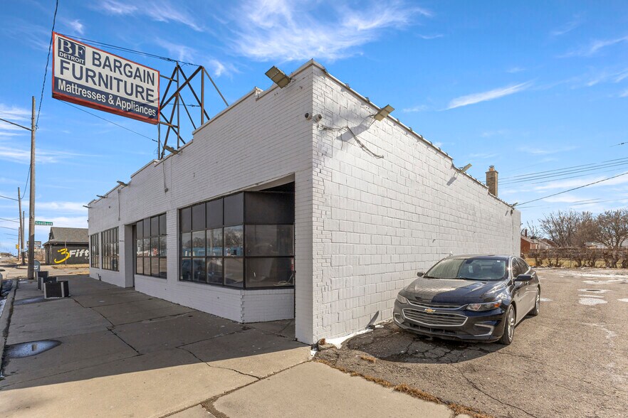 More Photos Of 12744 E 8 Mile Rd, Detroit General Retail For Sale