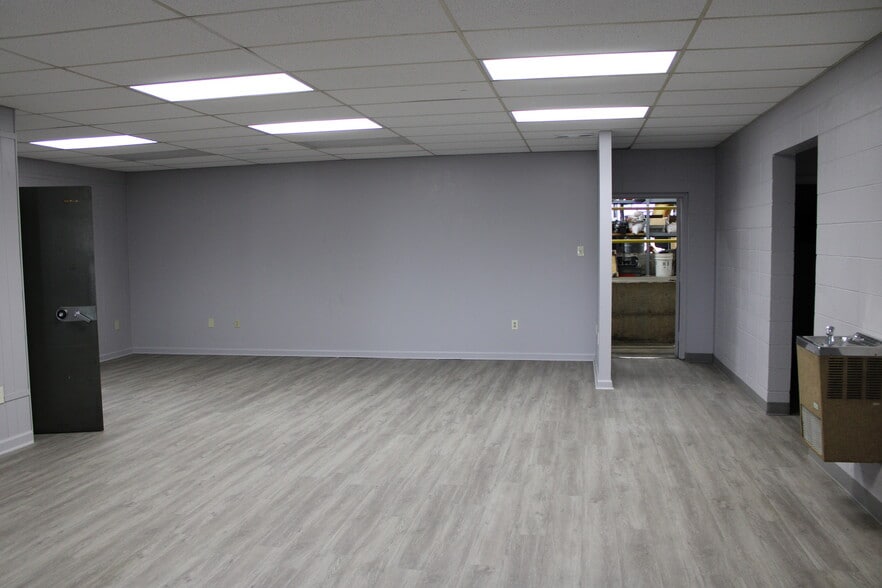 More Photos Of 6112 Patterson Rd, Little Rock Light Distribution For Sale