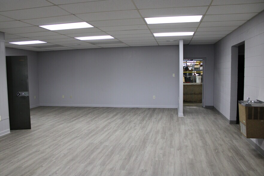 More Photos Of 6112 Patterson Rd, Little Rock Light Distribution For Sale