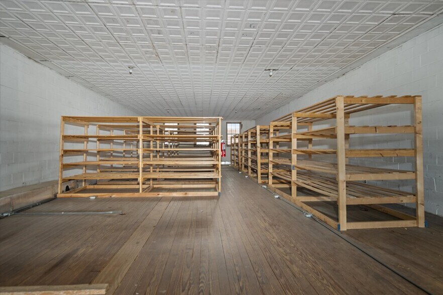 More Photos Of 117 E Lufkin Ave, Lufkin General Retail For Sale