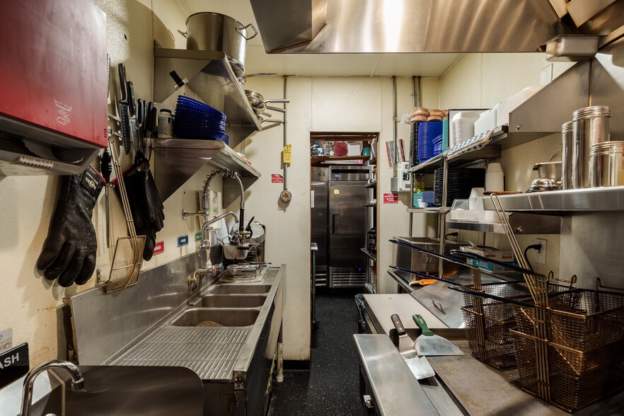 More Photos Of 415 N Center St, Durand General Retail For Sale