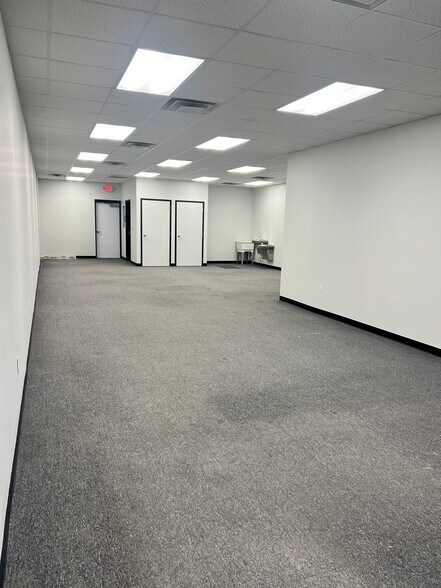 More Photos Of 5020 Beltline Ave NE, Grand Rapids Office Residential For Lease