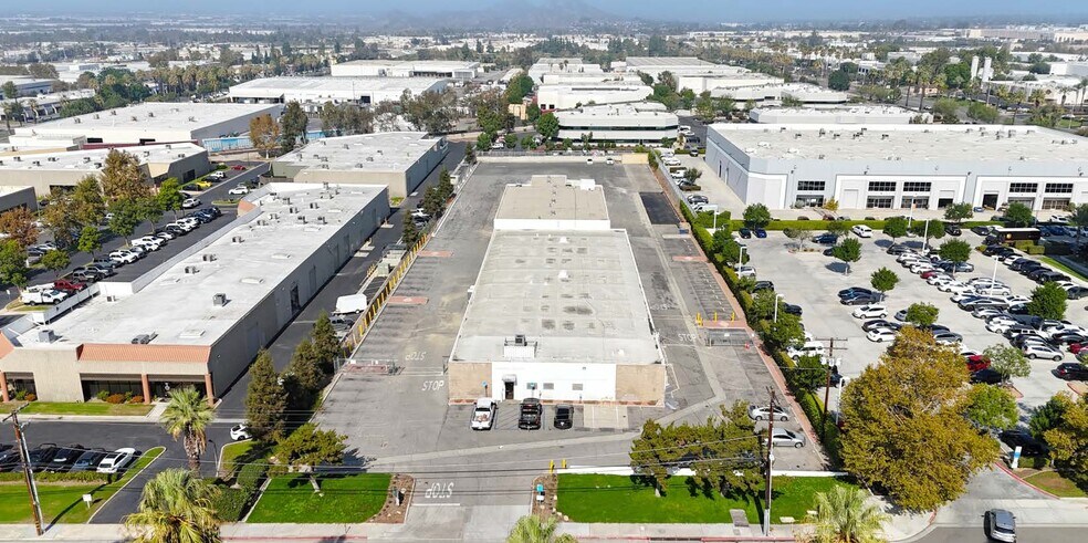 More Photos Of 1391 Spruce St, Riverside Distribution For Lease