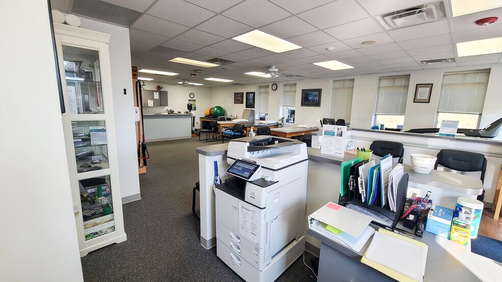 More Photos Of 559 Centre View Blvd, Crestview Hills Office For Sale