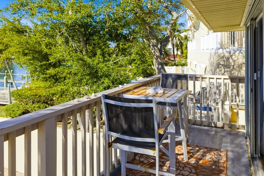 More Photos Of 9022 Midnight Pass Rd, Sarasota Apartments For Sale