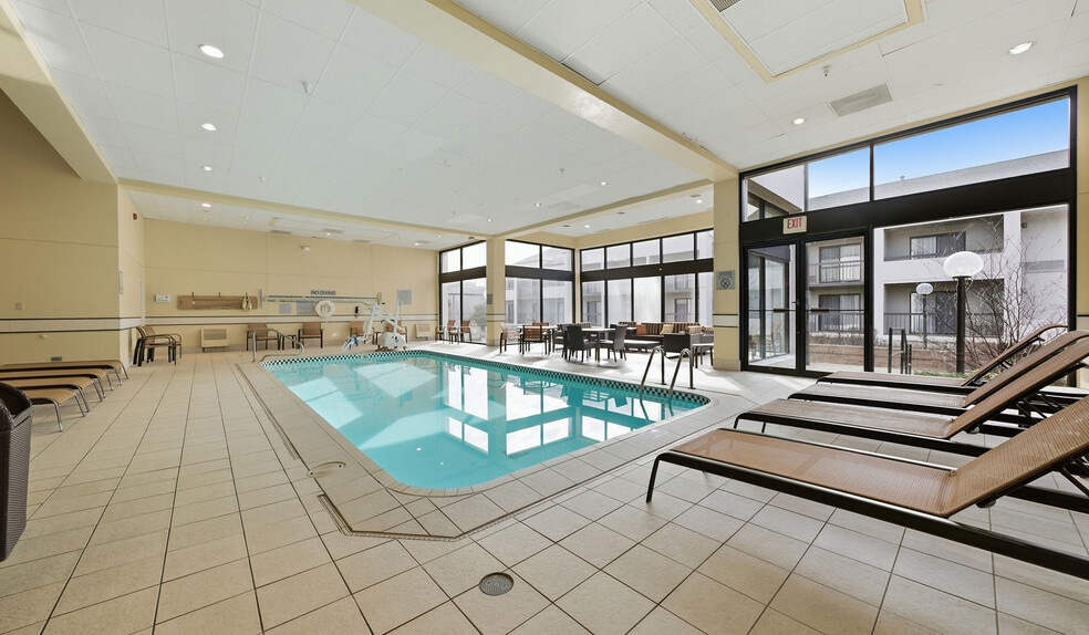 More Photos Of 800 Lake Cook Rd, Deerfield Hotel For Sale