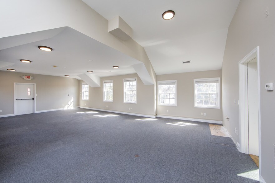 More Photos Of 30 W Bridge St, New Hope Freestanding For Lease