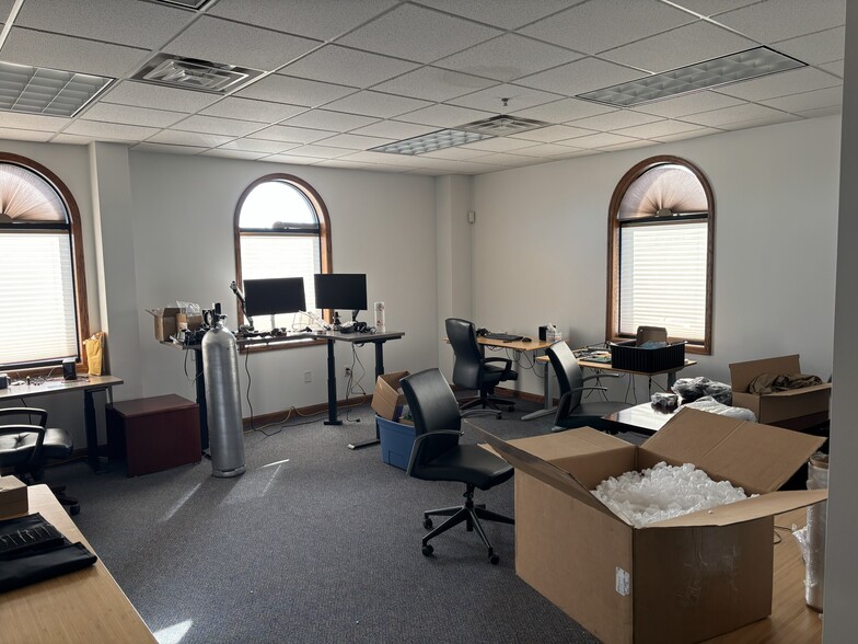 More Photos Of 3400 W O St, Lincoln Manufacturing For Sale