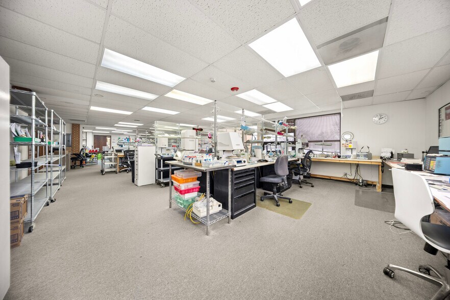 More Photos Of 5413 Walnut Ave, Downers Grove Office For Lease