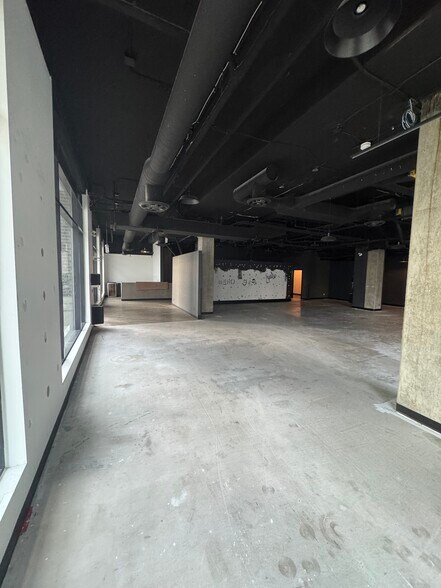 More Photos Of 100 Esplanade Espl E, North Vancouver Office For Lease