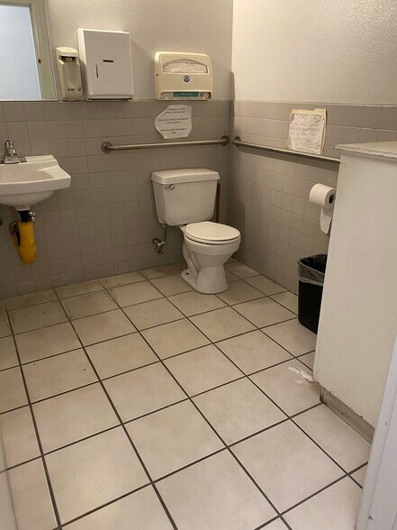 More Photos Of 2401 Portico Blvd, Calexico Warehouse For Lease