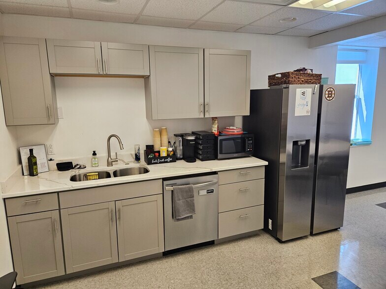 More Photos Of 2100 1st Ave S, Saint Petersburg Medical For Sale