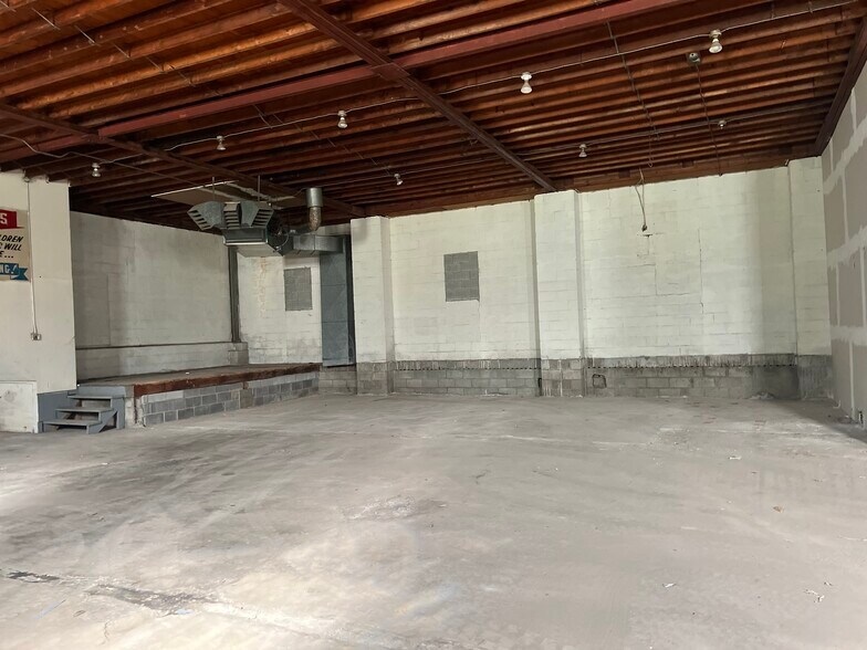 More Photos Of 2 S Plank Rd, Newburgh Warehouse For Sale
