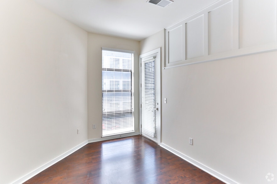 More Photos Of 810 E 7th St, Charlotte Apartments For Lease