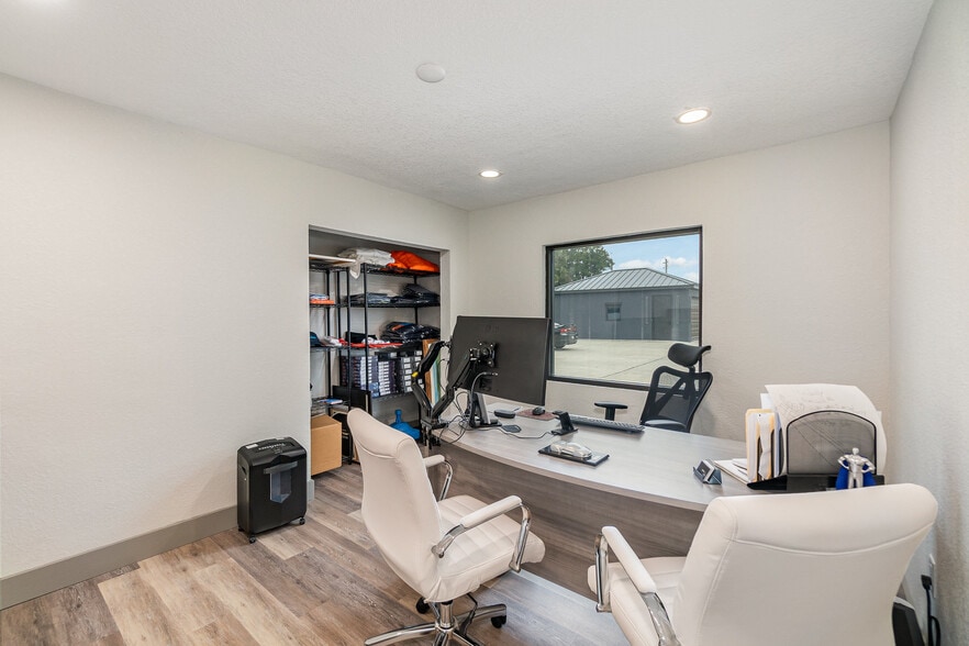 More Photos Of 390 Poinciana Dr, Melbourne Office Residential For Lease