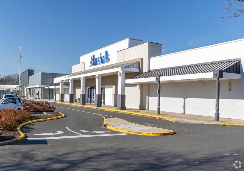 More Photos Of 1000-1074 US Highway 9, Parlin General Retail For Lease