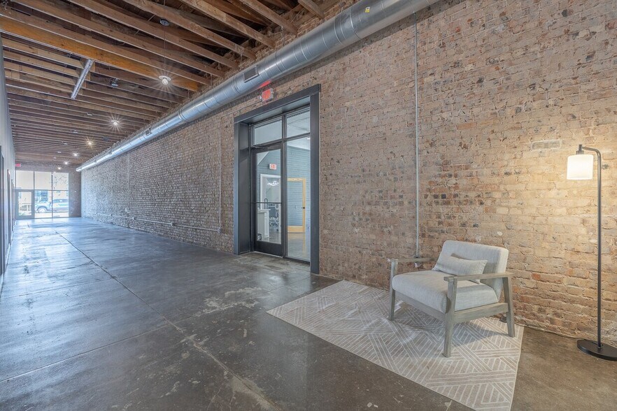 More Photos Of 611 Broadway, Lubbock Storefront For Sale