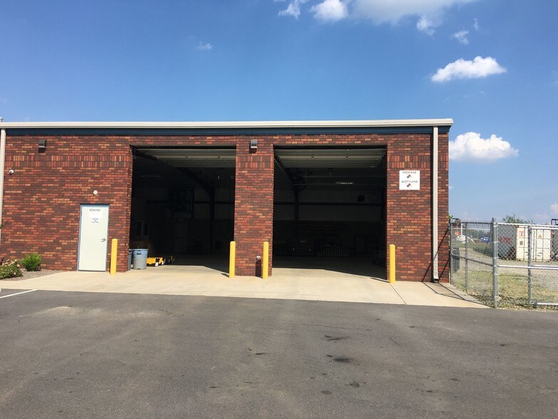 More Photos Of 4950 Stough Rd SW, Concord Flex For Sale