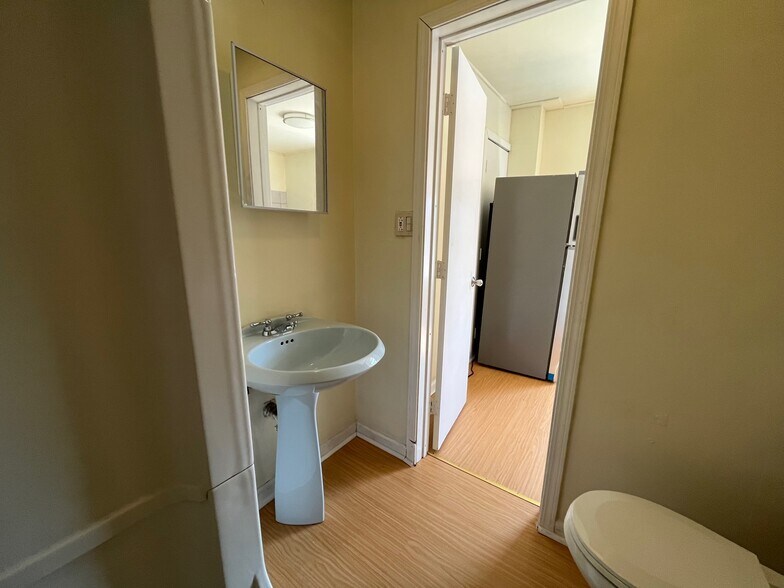 More Photos Of 4-6 John St, Waterbury Apartments For Sale