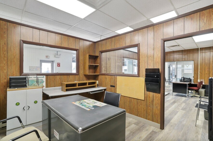 More Photos Of 12258 Buchanan Trl W, Mercersburg Flex For Lease