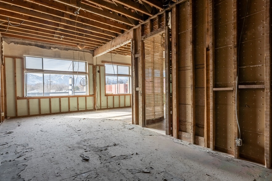 More Photos Of 162 N Main St, Bishop General Retail For Sale