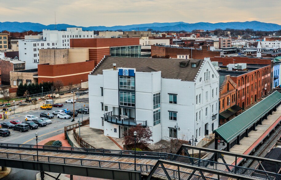 Primary Photo Of 109 Norfolk Ave SW, Roanoke Office For Lease