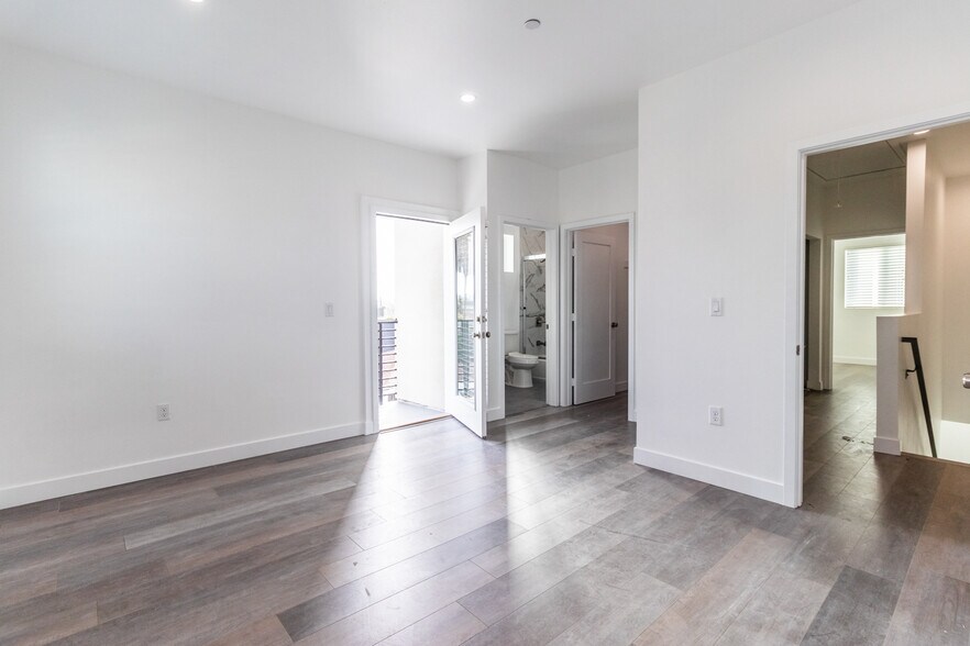 More Photos Of 1818 Thurman Ave, Los Angeles Apartments For Sale