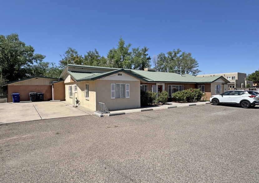 More Photos Of 700 Montano Rd NW, Albuquerque Freestanding For Sale