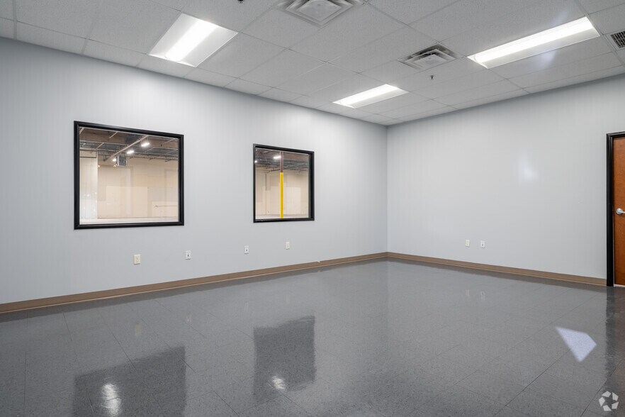 More Photos Of 3206 Industrial Ter, Austin Unknown For Lease