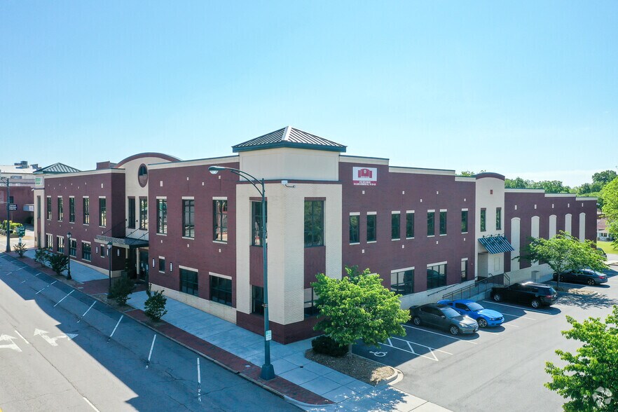 More Photos Of 301 S Main St, Salisbury Light Manufacturing For Lease