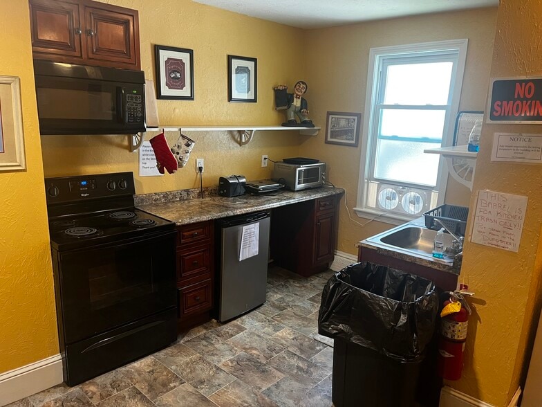 More Photos Of 46 Main St, Bridgewater Hotel For Sale