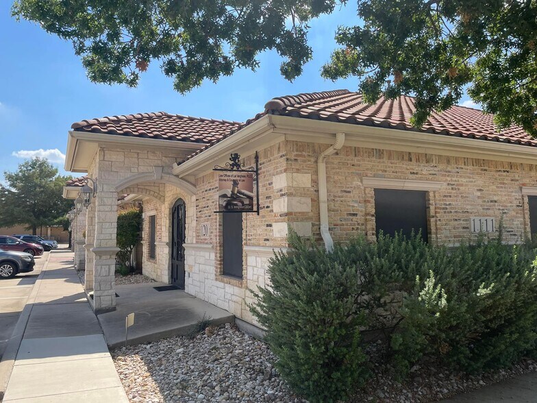 More Photos Of 1111 Kinwest Pky, Irving Office Residential For Lease