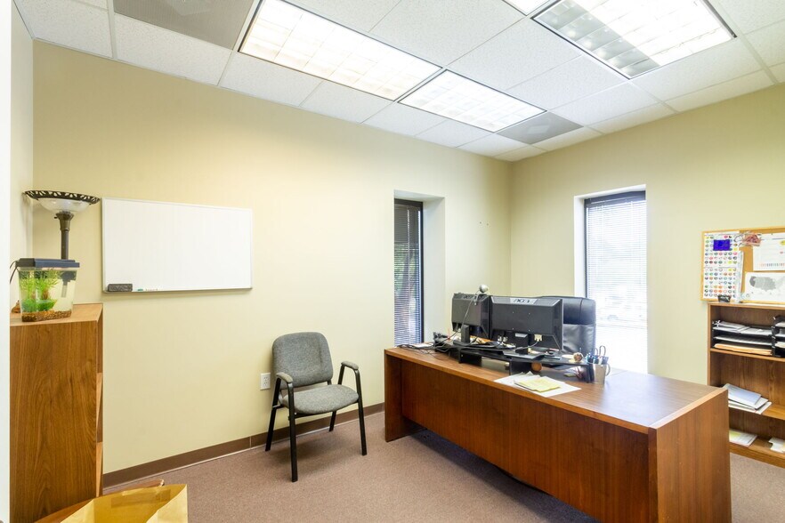 More Photos Of 94 E Crogan St, Lawrenceville Office For Lease