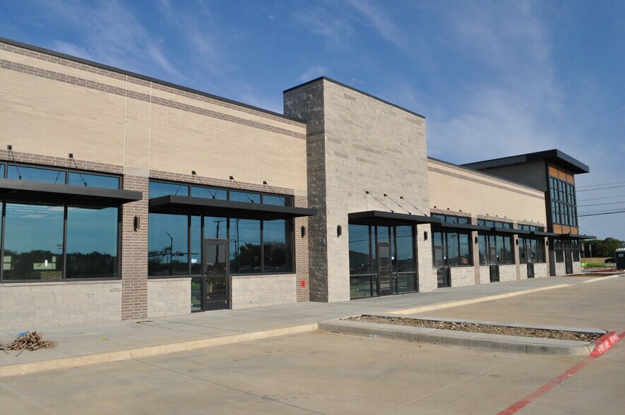 More Photos Of 590 W Frontier Pky, Celina Storefront Retail Office For Lease