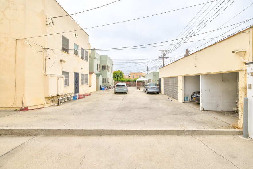 More Photos Of 445 N Spaulding Ave, Los Angeles Apartments For Sale