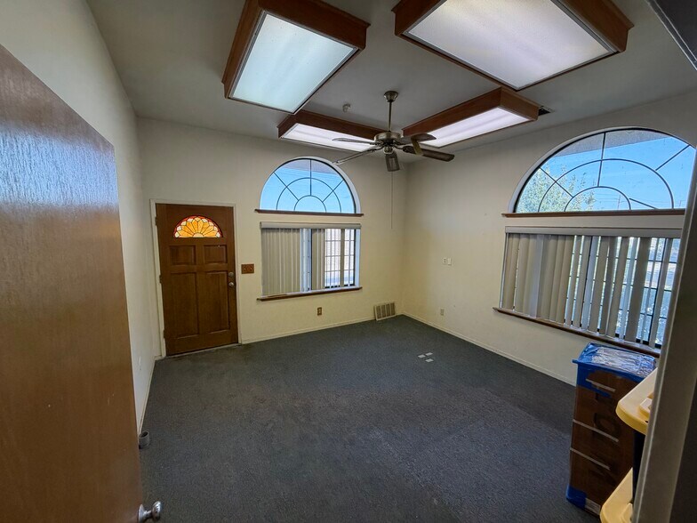 More Photos Of 1088 N Mooney Blvd, Tulare Freestanding For Lease