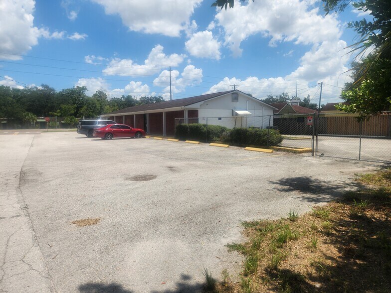 More Photos Of 13124 N Florida Ave, Tampa Medical For Sale