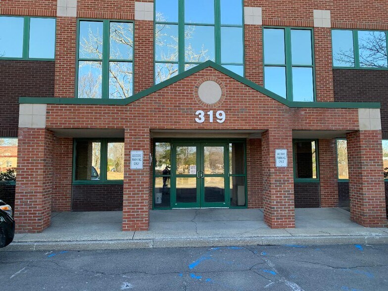 More Photos Of 319 S Manning Blvd, Albany Medical For Lease