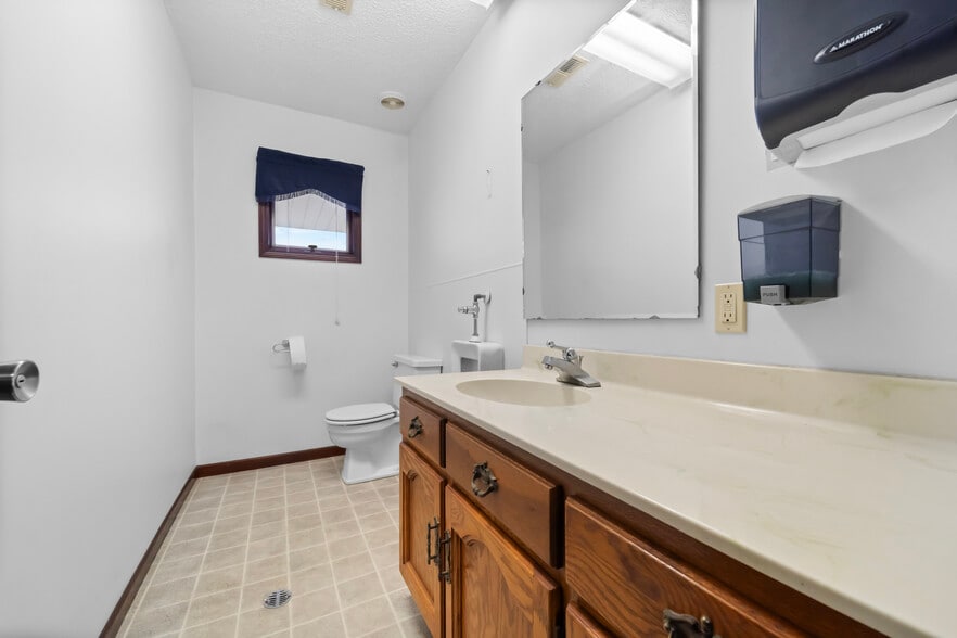 More Photos Of 209 W Main St, Linn Warehouse For Sale