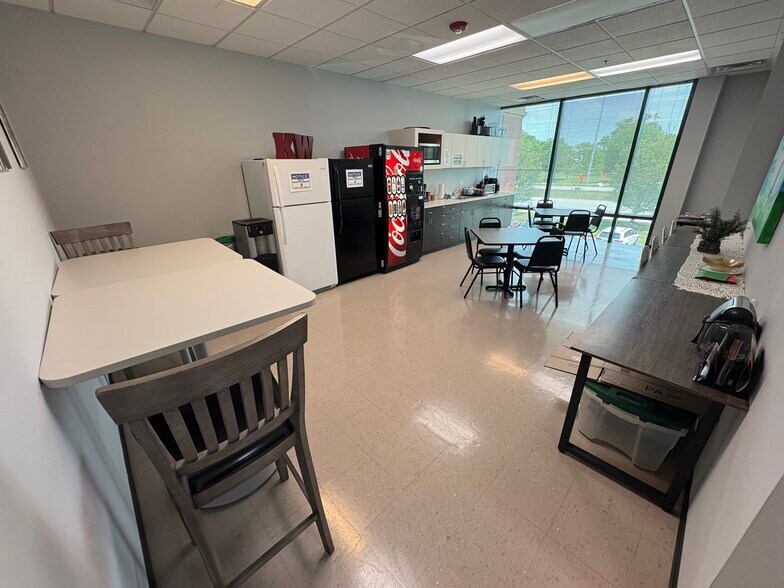 More Photos Of 38219 Mound Rd, Sterling Heights Office For Lease