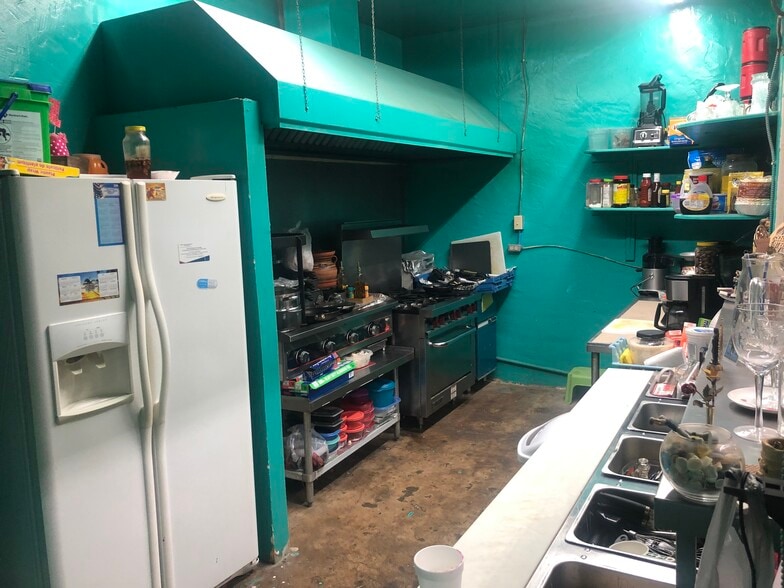 More Photos Of 5605 Mile 3 Rd, Mission Service Station For Sale