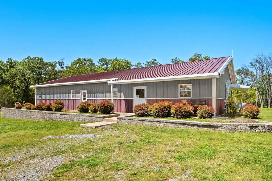 More Photos Of 23044 Honey Creek Rd, Sulphur Springs Distribution For Sale