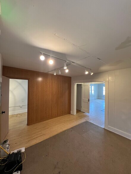More Photos Of 2230 Carter Ave, Saint Paul Storefront Retail Office For Lease