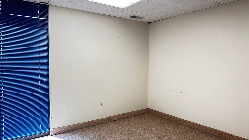 More Photos Of 155 Maple St, Springfield Medical For Lease