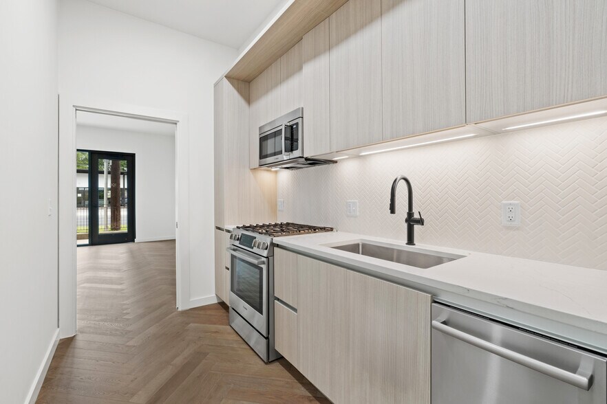 More Photos Of 2209 S First St, Austin Apartments For Sale